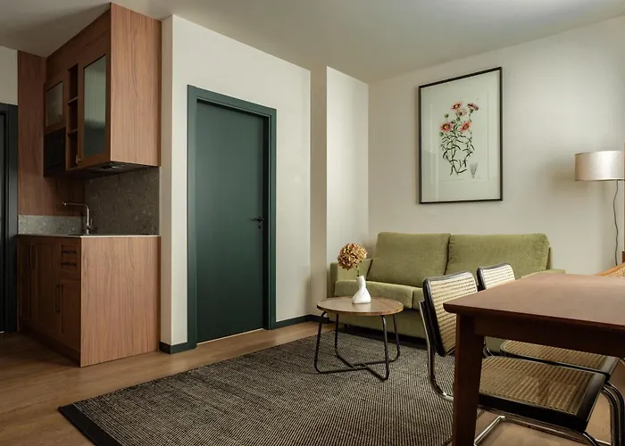 Batimont Suites & Apartments